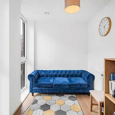 Modern Flat With Balcony Central London Pass The Keys